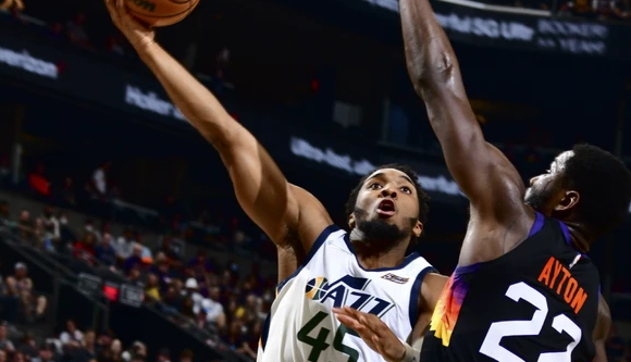  布克47分对飙米切尔，太阳加时胜骑士  