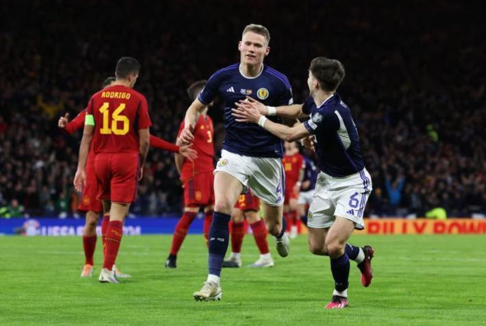  法兰克福双星闪耀联手破门助力球队重返欧战区  